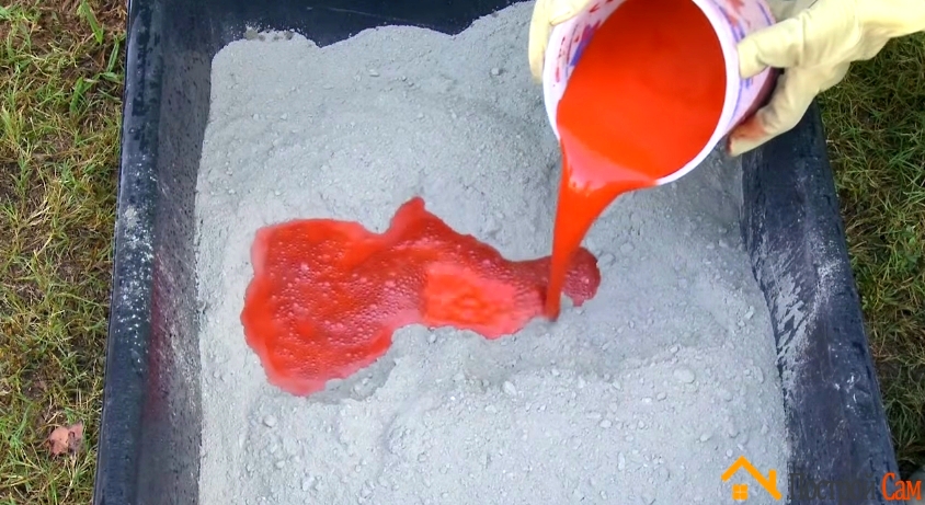 приготовление цементного раствора, окрашенного в массе